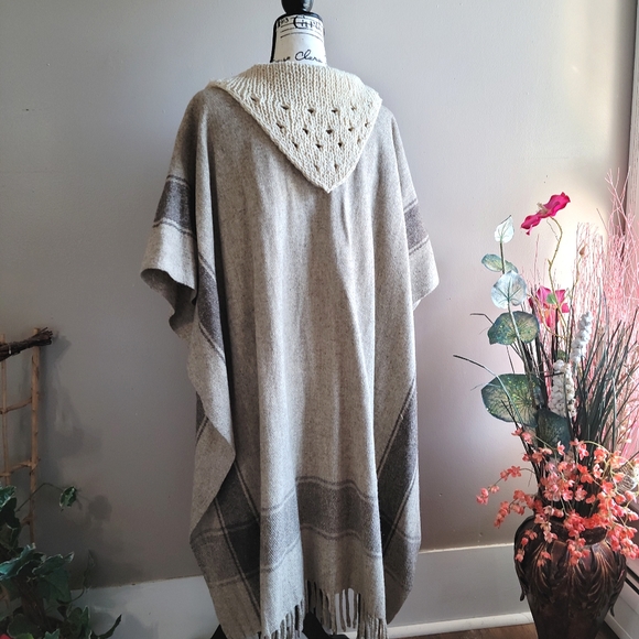 Artisan Made Wool Blanket Poncho - Picture 5 of 12